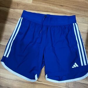 Women’s adidas shorts size large like new condition